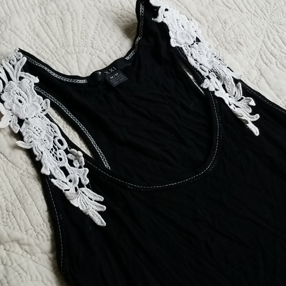 🌟10 FOR $30 Xxi black and white lace tank top
